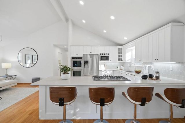 750 Los Robles Avenue, Palo Alto, CA 94306