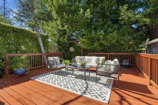 750 Los Robles Avenue, Palo Alto, CA 94306