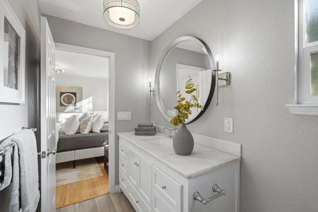 750 Los Robles Avenue, Palo Alto, CA 94306