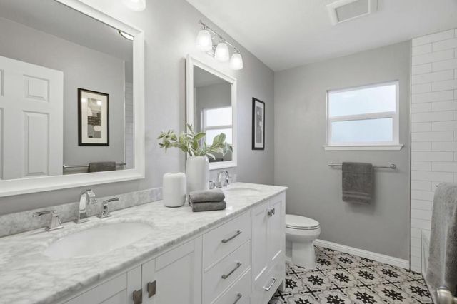 750 Los Robles Avenue, Palo Alto, CA 94306