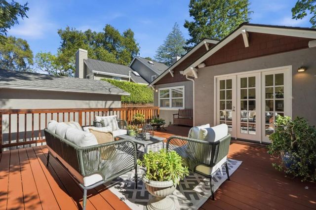 750 Los Robles Avenue, Palo Alto, CA 94306