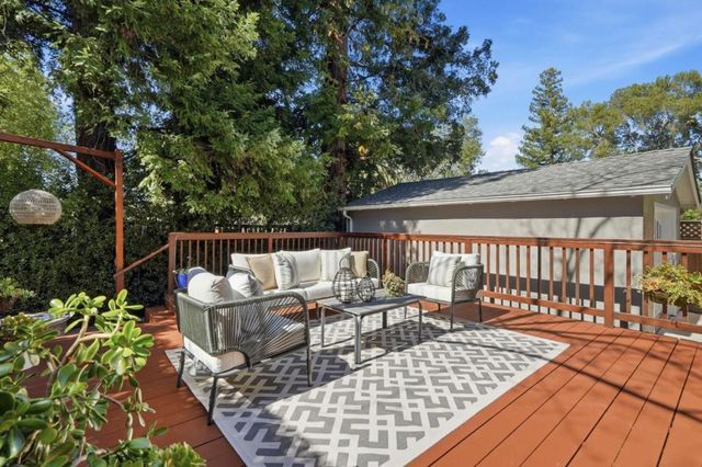 750 Los Robles Avenue, Palo Alto, CA 94306