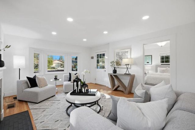 750 Los Robles Avenue, Palo Alto, CA 94306