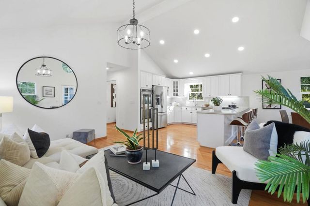 750 Los Robles Avenue, Palo Alto, CA 94306