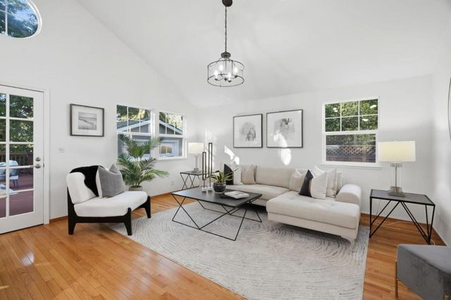 750 Los Robles Avenue, Palo Alto, CA 94306