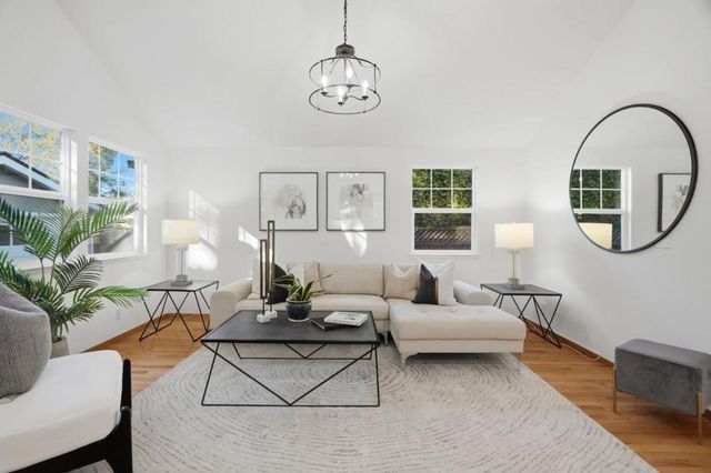 750 Los Robles Avenue, Palo Alto, CA 94306