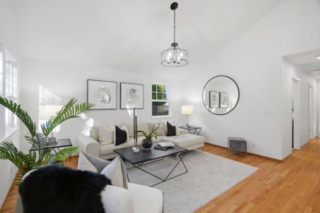 750 Los Robles Avenue, Palo Alto, CA 94306