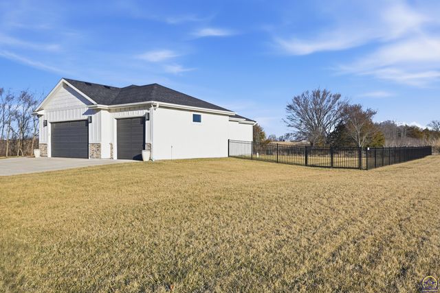 8100 SW 27th ST, Topeka, KS 66614