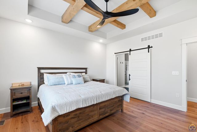 8100 SW 27th ST, Topeka, KS 66614