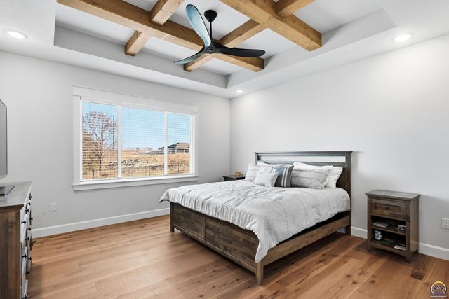 8100 SW 27th ST, Topeka, KS 66614