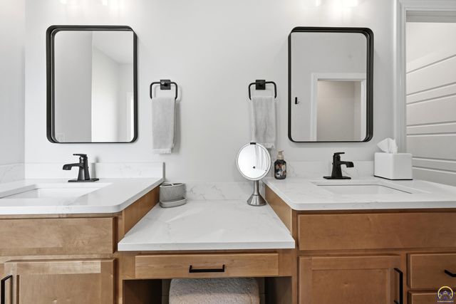 8100 SW 27th ST, Topeka, KS 66614