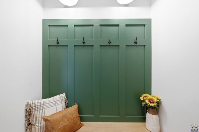 8100 SW 27th ST, Topeka, KS 66614