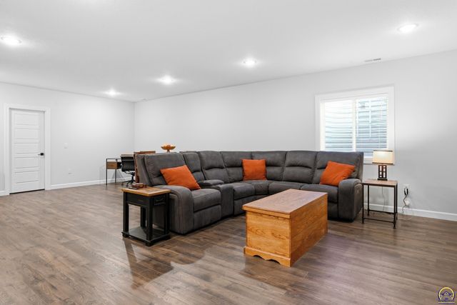 8100 SW 27th ST, Topeka, KS 66614