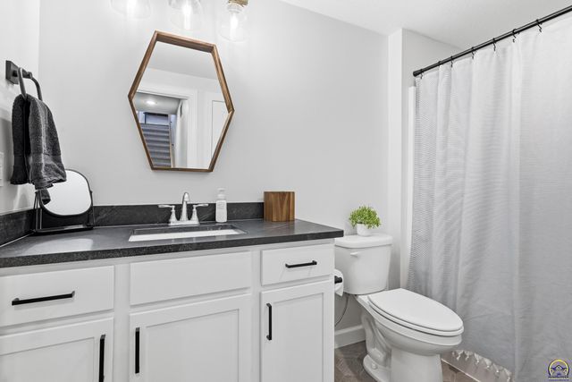 8100 SW 27th ST, Topeka, KS 66614