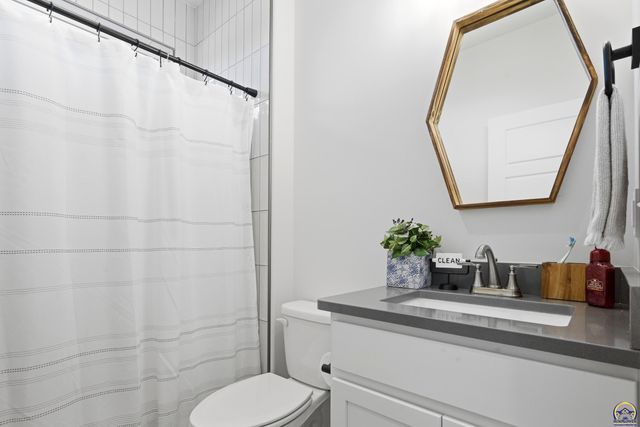 8100 SW 27th ST, Topeka, KS 66614