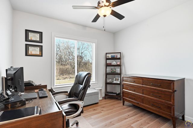 8100 SW 27th ST, Topeka, KS 66614