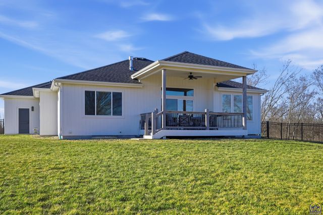 8100 SW 27th ST, Topeka, KS 66614