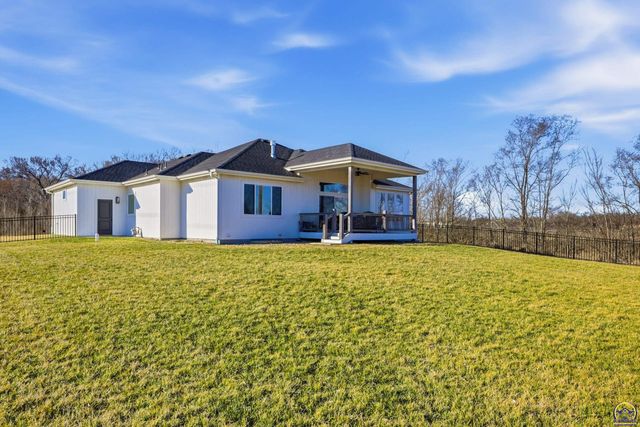 8100 SW 27th ST, Topeka, KS 66614