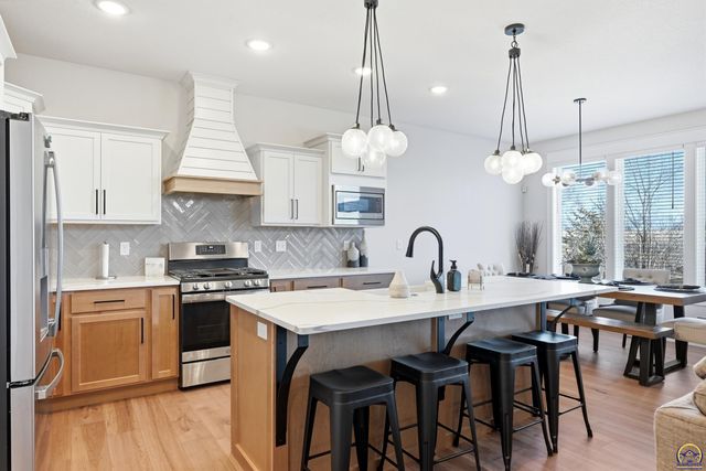 8100 SW 27th ST, Topeka, KS 66614