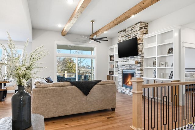 8100 SW 27th ST, Topeka, KS 66614