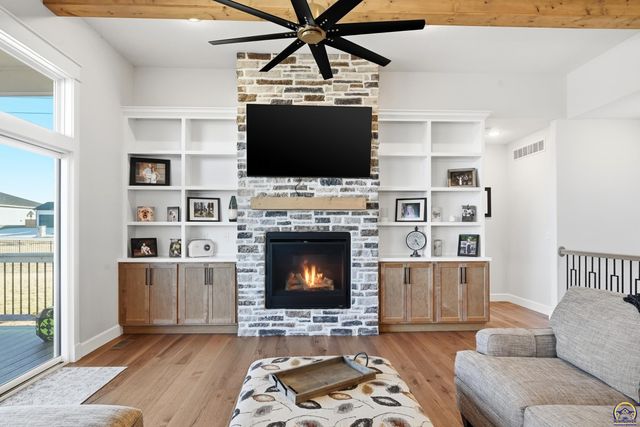 8100 SW 27th ST, Topeka, KS 66614