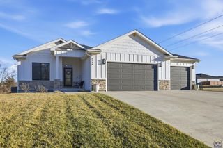 8100 SW 27th ST, Topeka, KS 66614