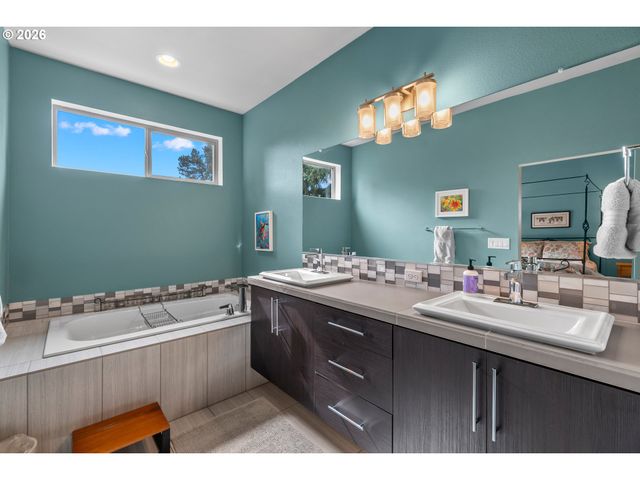 14440 Sw AIKEN Ln, Beaverton, OR 97005