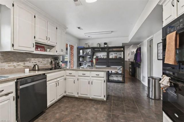 9 Fallmeadow CT, Hampton, VA 23666