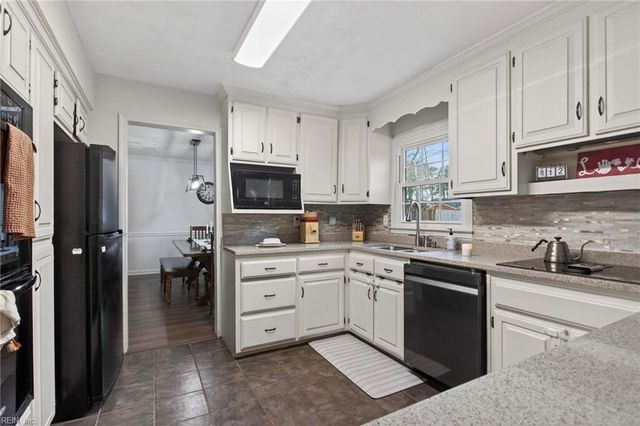 9 Fallmeadow CT, Hampton, VA 23666