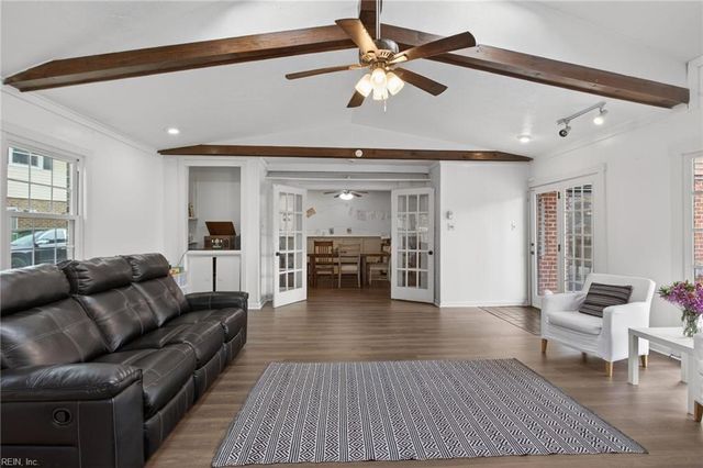 9 Fallmeadow CT, Hampton, VA 23666