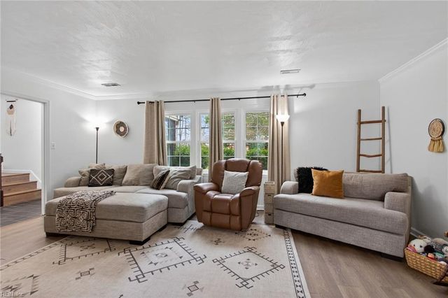 9 Fallmeadow CT, Hampton, VA 23666