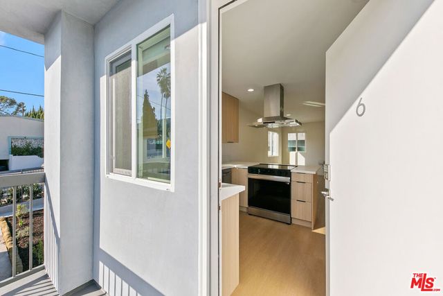 954 N San Vicente Boulevard 6, West Hollywood, CA 90069
