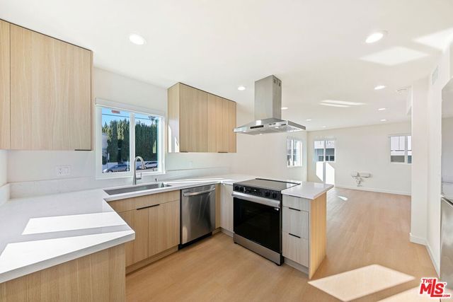 954 N San Vicente Boulevard 6, West Hollywood, CA 90069