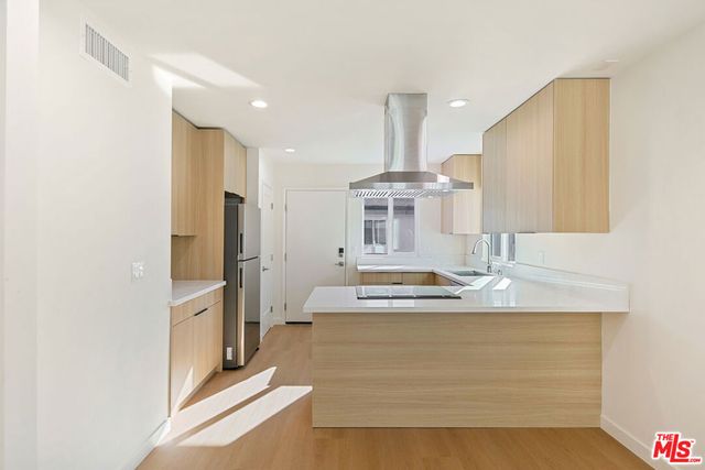 954 N San Vicente Boulevard 6, West Hollywood, CA 90069