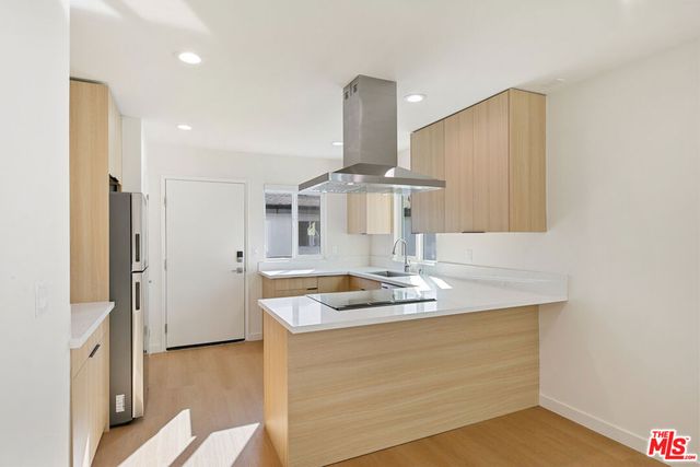 954 N San Vicente Boulevard 6, West Hollywood, CA 90069