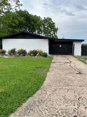 5427 Heatherbrook Drive, Houston, TX 77045