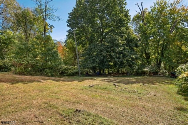 369 Queens Ct, Ridgewood Village, NJ 07450