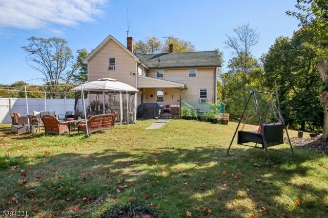 369 Queens Ct, Ridgewood Village, NJ 07450