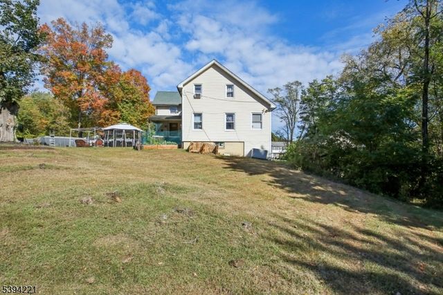 369 Queens Ct, Ridgewood Village, NJ 07450
