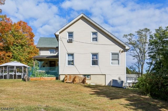 369 Queens Ct, Ridgewood Village, NJ 07450