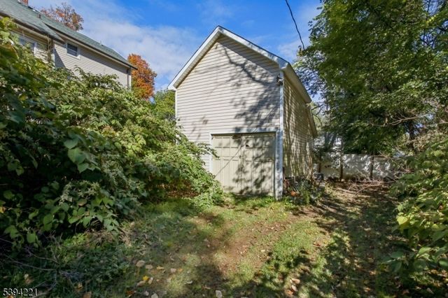 369 Queens Ct, Ridgewood Village, NJ 07450