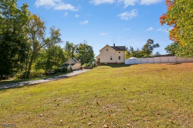 369 Queens Ct, Ridgewood Village, NJ 07450