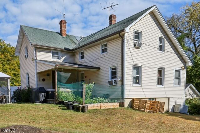 369 Queens Ct, Ridgewood Village, NJ 07450