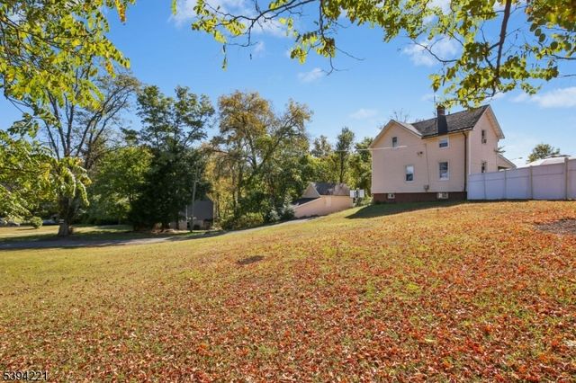 369 Queens Ct, Ridgewood Village, NJ 07450