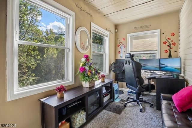 369 Queens Ct, Ridgewood Village, NJ 07450
