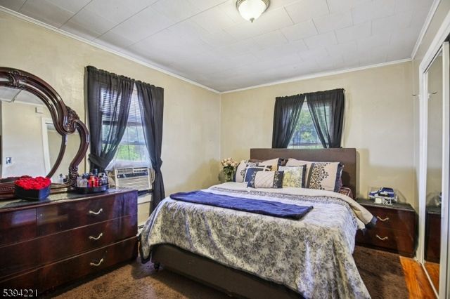 369 Queens Ct, Ridgewood Village, NJ 07450