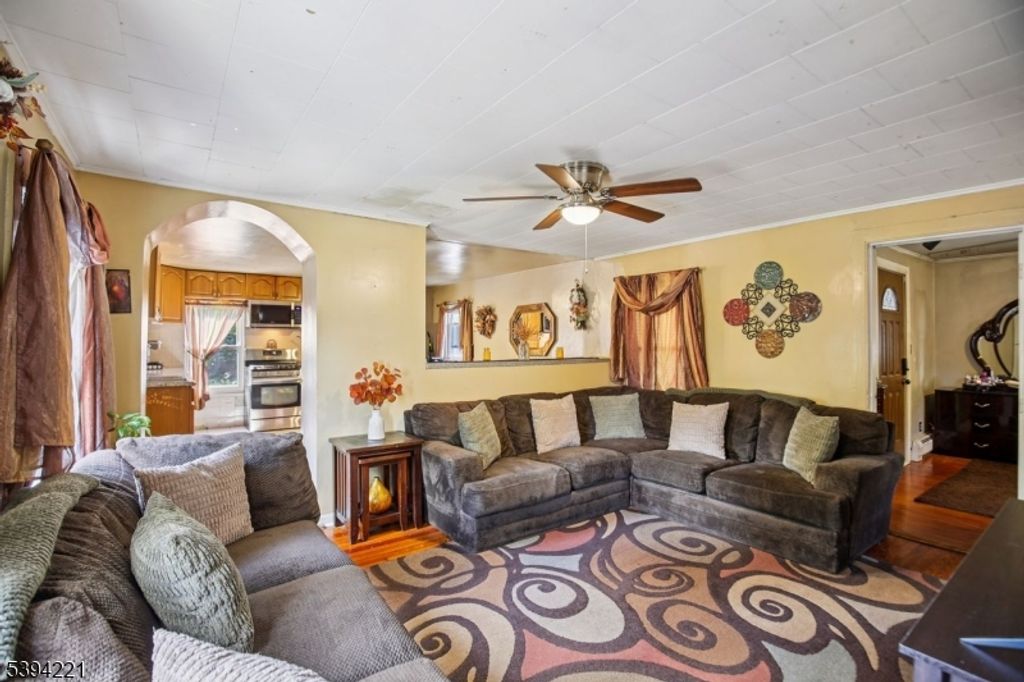 369 Queens Ct, Ridgewood Village, NJ 07450