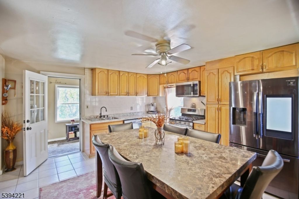369 Queens Ct, Ridgewood Village, NJ 07450 — photo 5