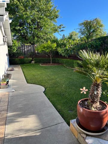 5633 San Antonio St, Pleasanton, CA 94566