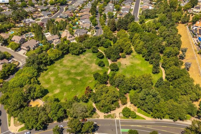 5633 San Antonio St, Pleasanton, CA 94566